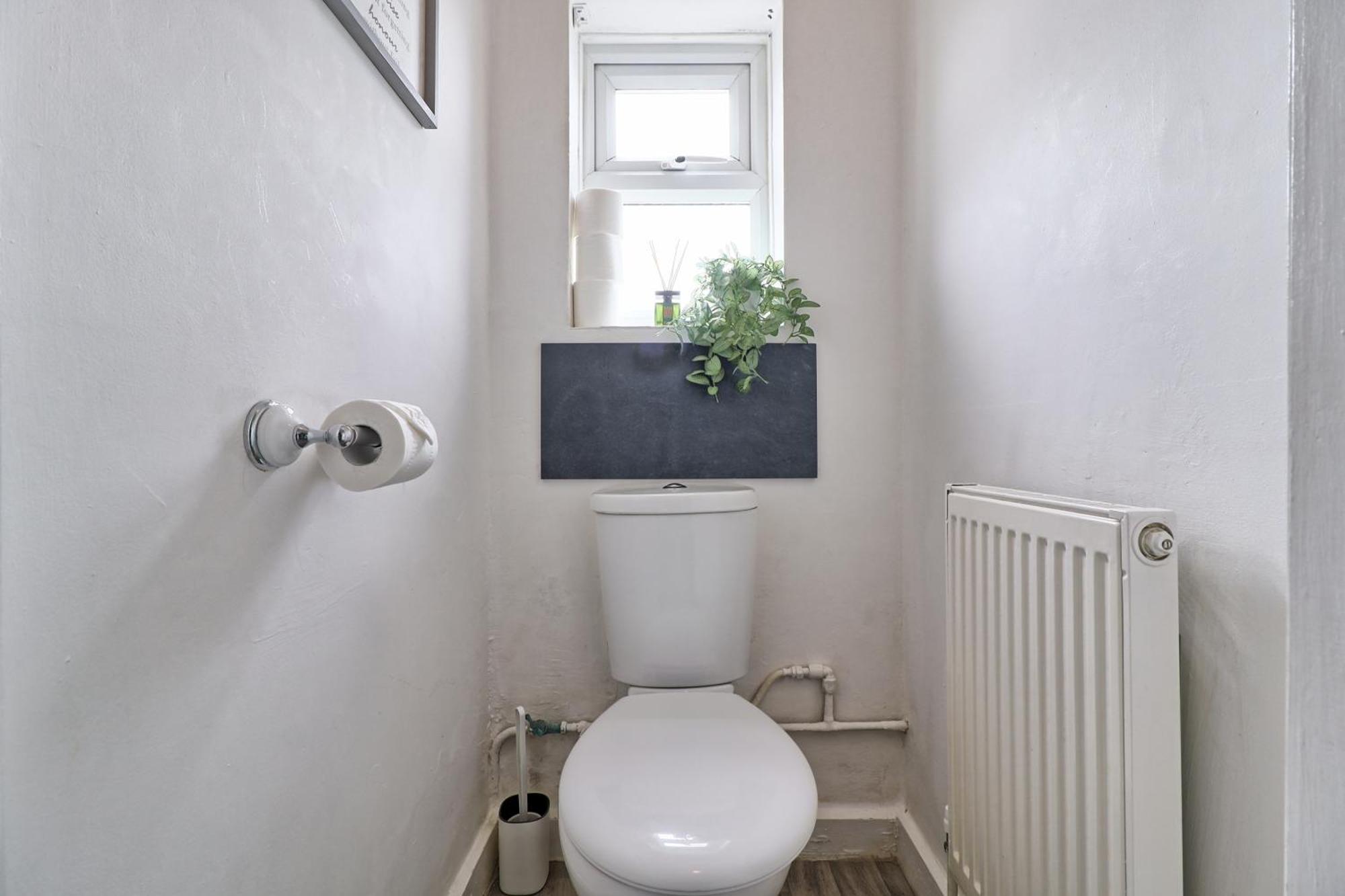 Luxury 3-Bed Apartment Near To London With Parking Hornchurch Bagian luar foto