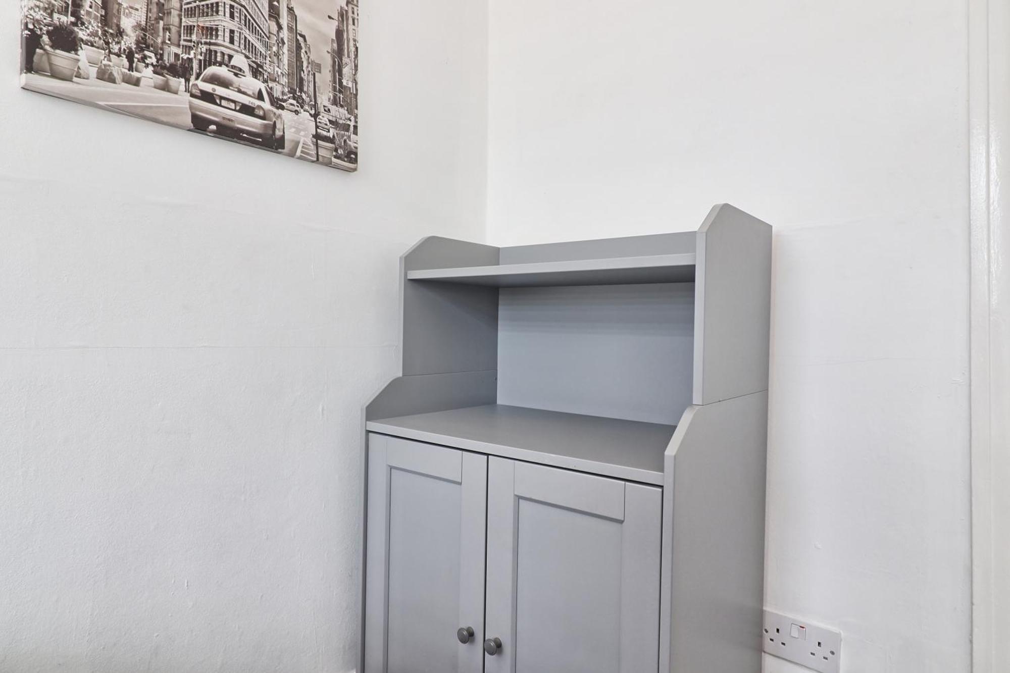 Luxury 3-Bed Apartment Near To London With Parking Hornchurch Bagian luar foto