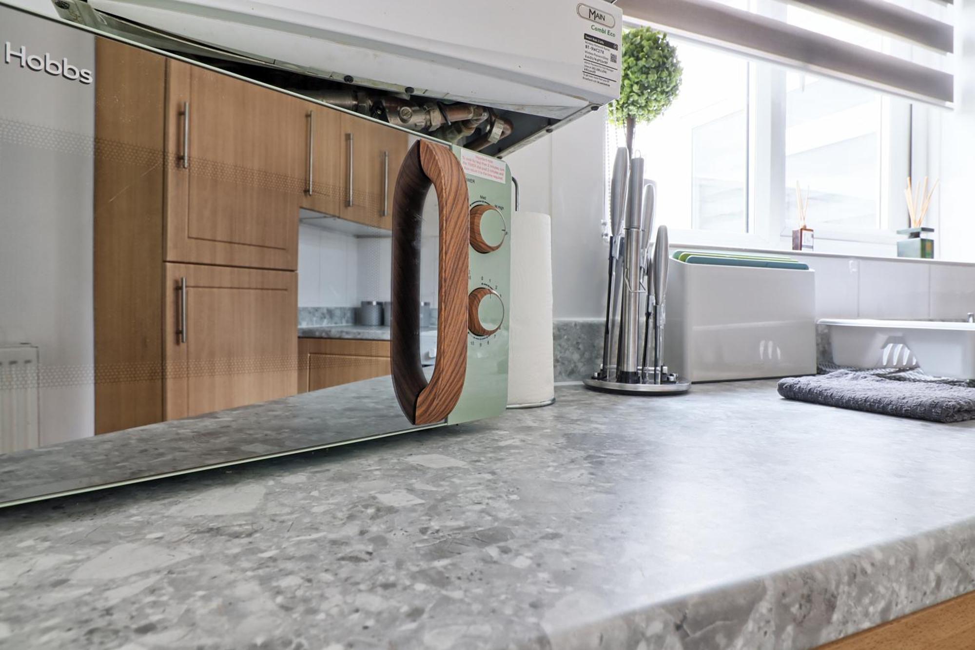 Luxury 3-Bed Apartment Near To London With Parking Hornchurch Bagian luar foto